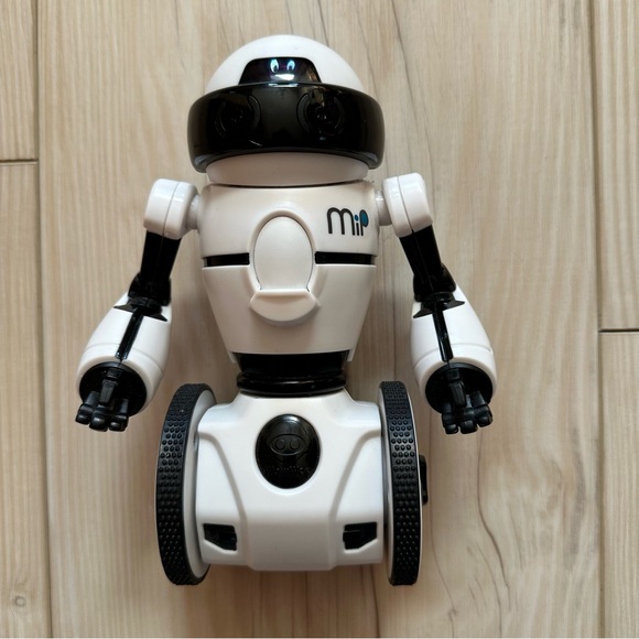 MiP Special Stunt Edition Robot - White and Black - Picture 4 of 11